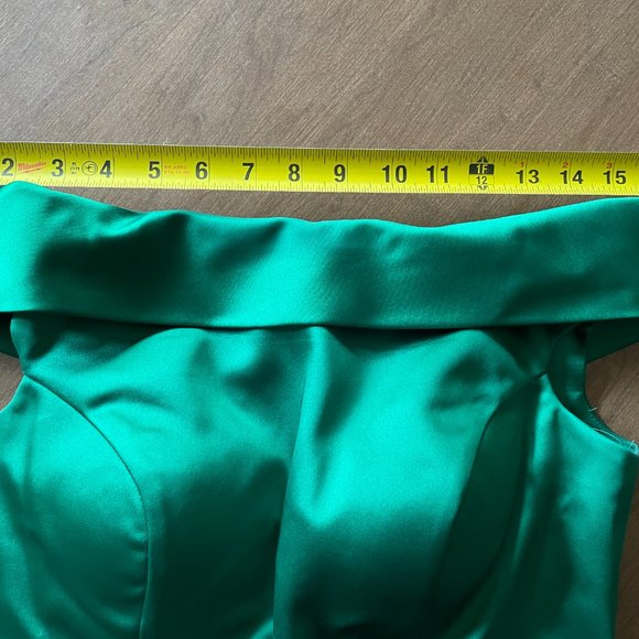 SHERRI HILL Emerald Green Long 2 Piece Prom Dress with Beaded Waist, Size 6 Prom